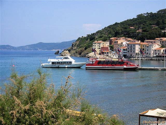 Ausflugsboote "Nautilus" und "Giglio Capraia Express" in Marciana Marina